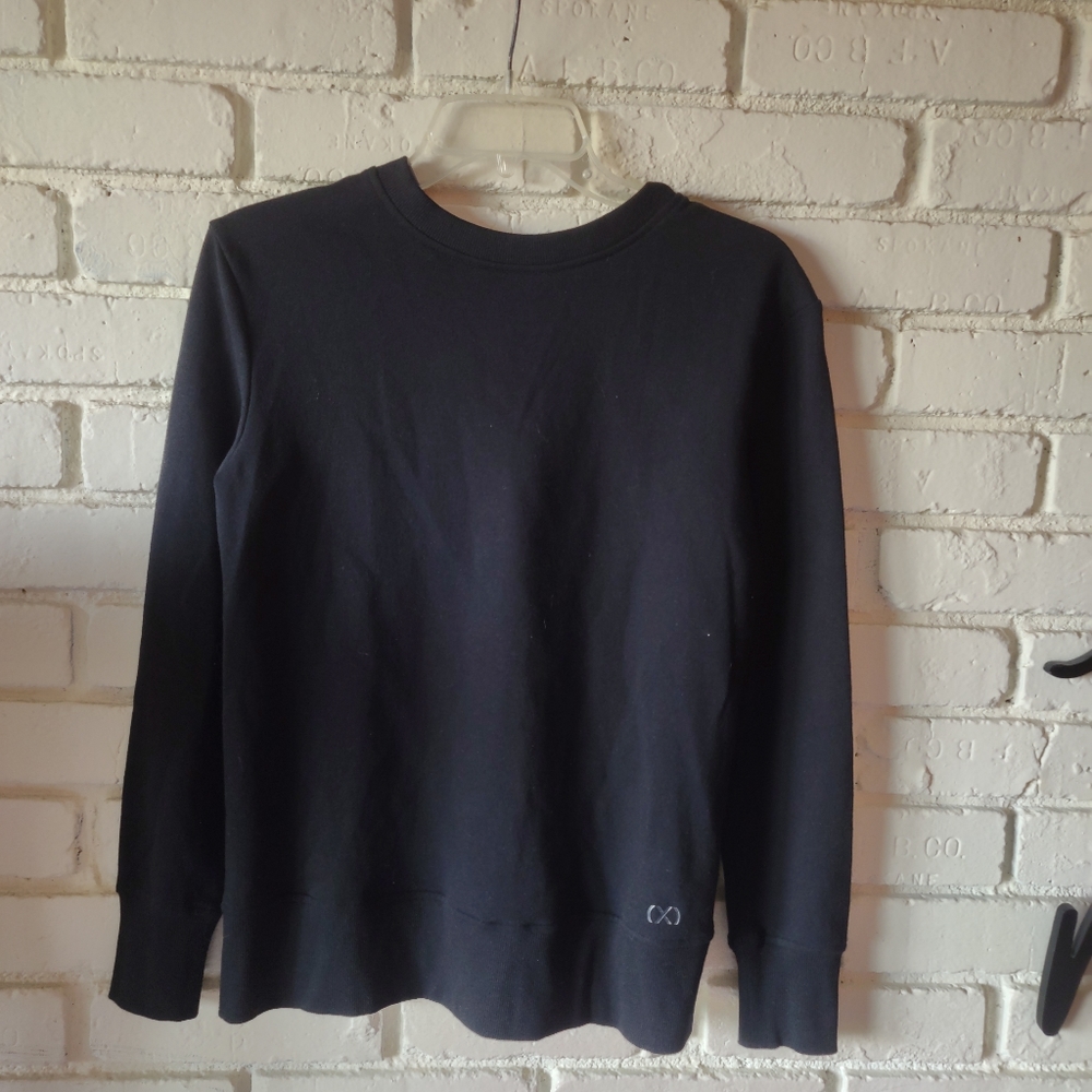2(X)IST sweatshirt